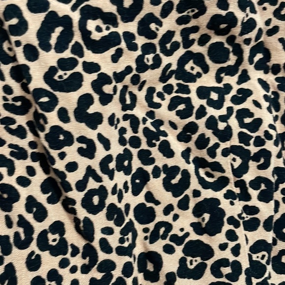 It’s a jumpsuit,and the size is XXS - Picture 2 of 4